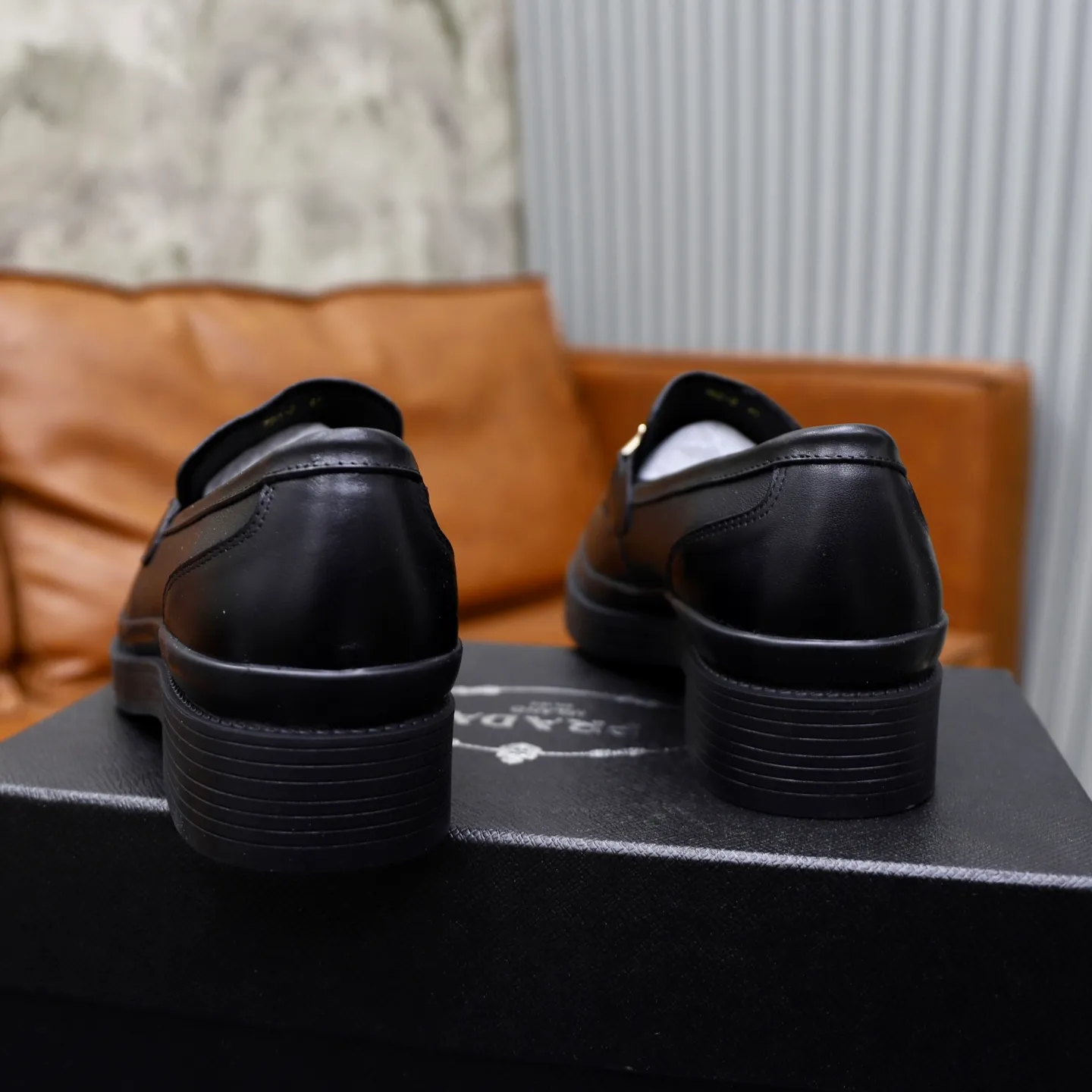 Men's shoes: 540💰🙅‍♂️🙅‍♂️🙅‍♂️ Brand: PRADA Standard code: Men's code 38-44 (45 can be customized) Grade: Same style as the official website Original order quality Material: Original cowhide surface Comfortable sheepskin lining Original outsole Style category: Men's fashionable casual leather shoes Distinguished big-name luxury elements Top luxury Color: actual picture color